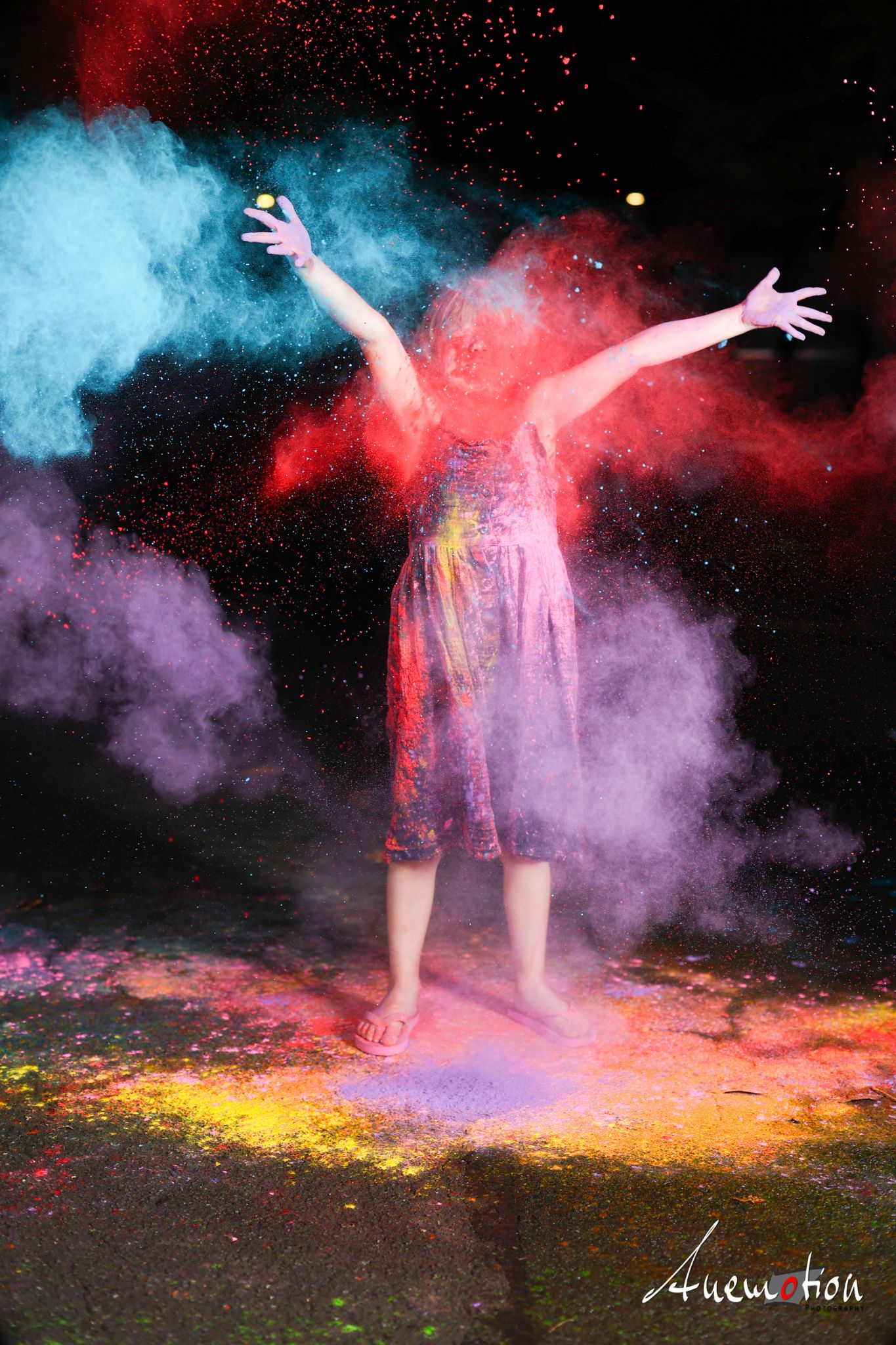 Eshter und Family: Holi-Farben